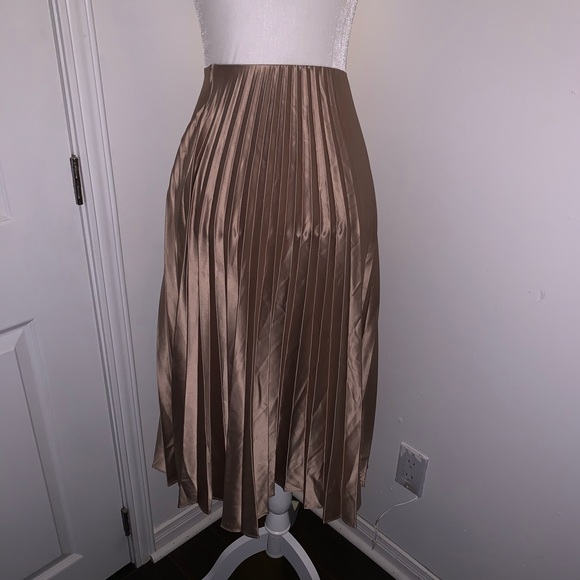 Zara pleated midi skirt - Picture 2 of 2